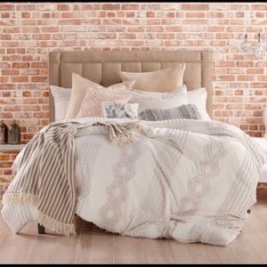 Twin comforter and sham